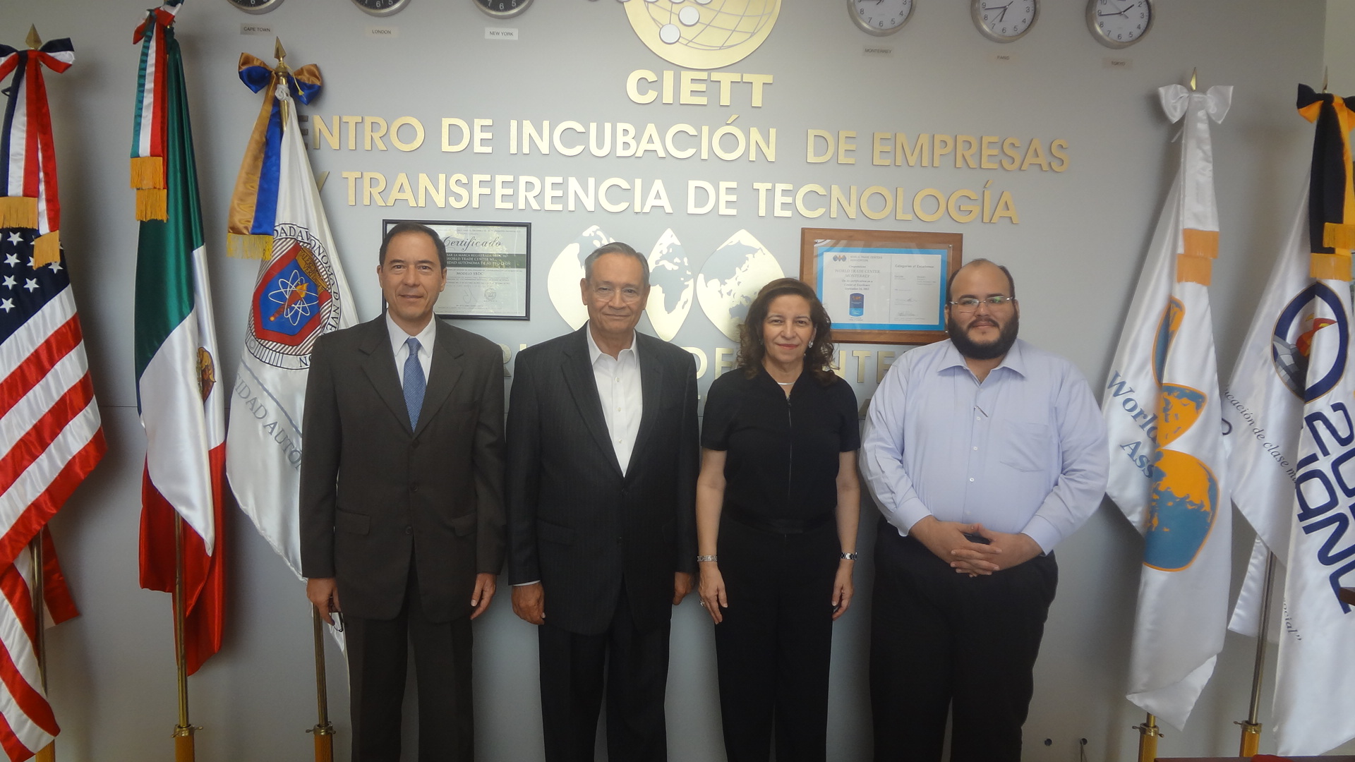 El Rector de la UANE visita al WTC