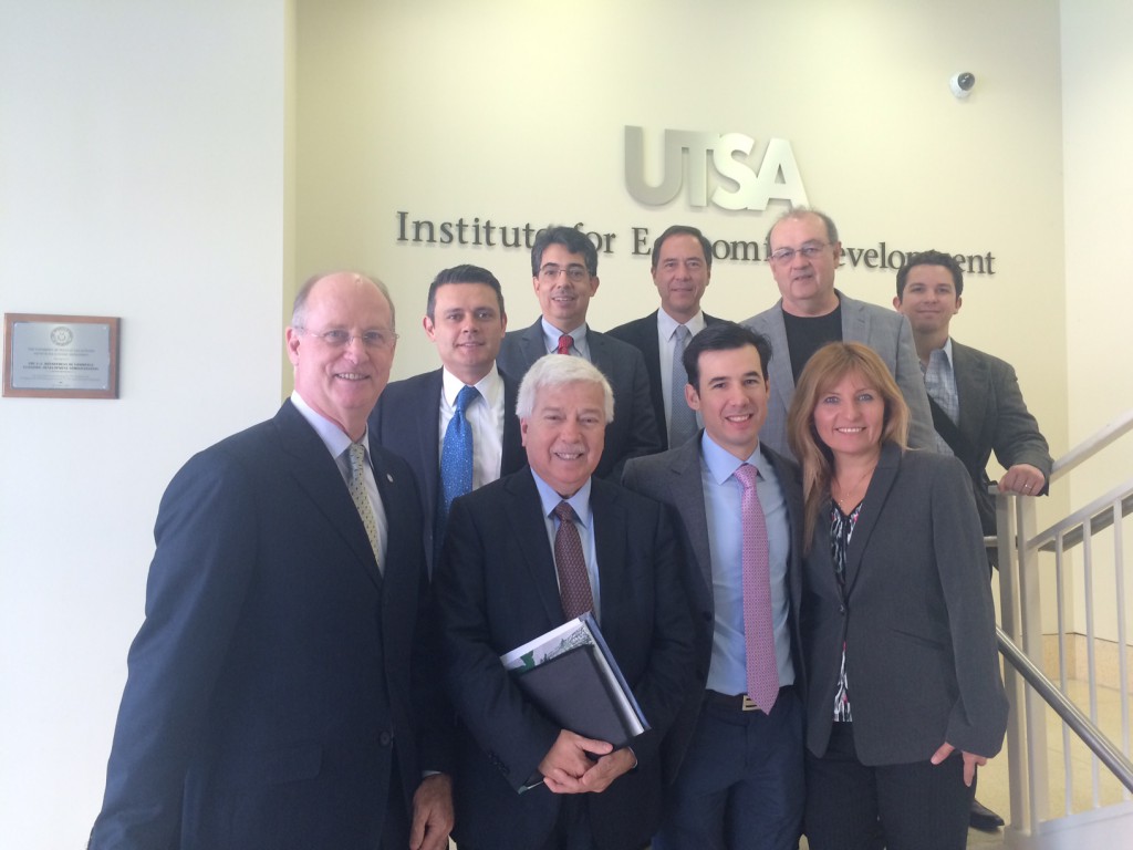 Directivos de BanRegio visitan UTSA