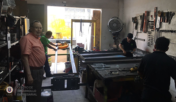 Ascendo elevadores y escaleras