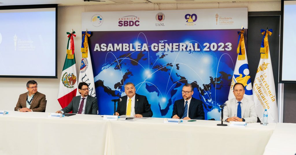 XXI CONFERENCIA INTERNACIONAL AMCDPE EN LA UANL.