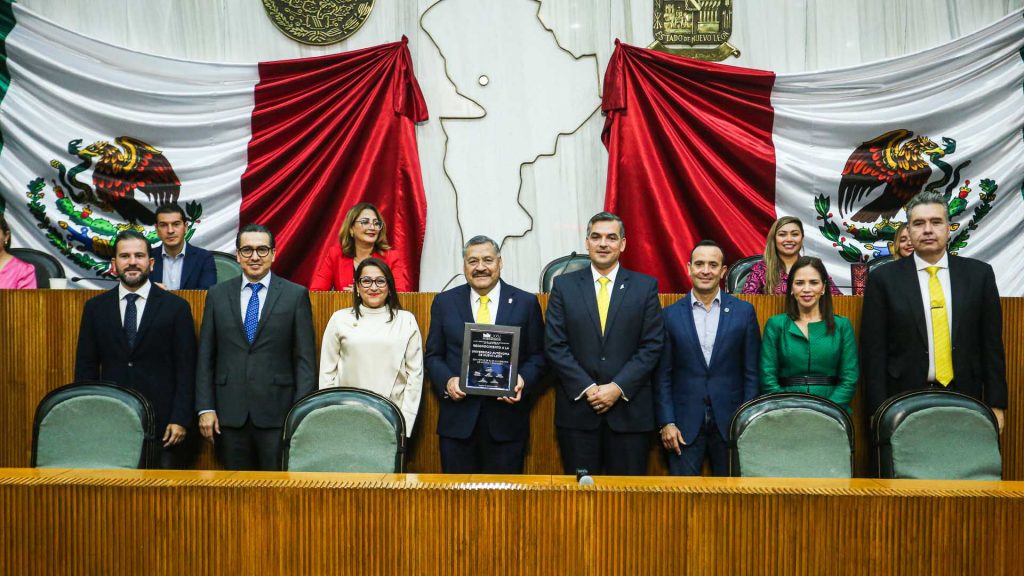 Felicitamos al Dr. Santos Guzmán rector de la máxima casa de estudios por el reconocimiento del Congreso del Estado