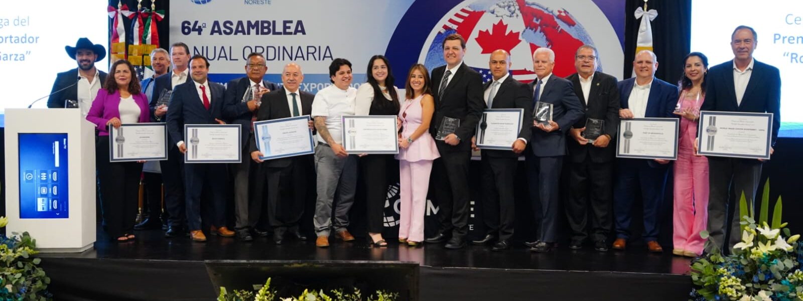 Fotografía grupal tras la entrega del Premio al Mérito Exportador Fotografía grupal tras la entrega del Premio al Mérito Exportador