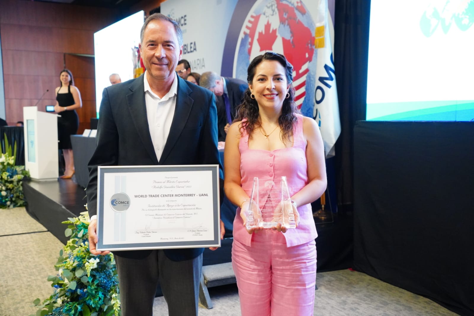 Entrega del premio al WTC Monterrey UANL por COMCE Noreste WTC Monterrey UANL recibe el Premio al Mérito Exportador 2025