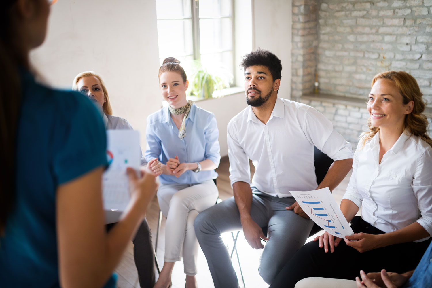A un grupo de empresarios se les está dando una capacitación continua empresarial