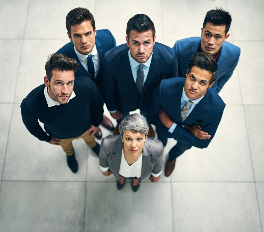 Equipo directivo comprometido con la optimización de procesos empresariales y la excelencia operativa del negocio